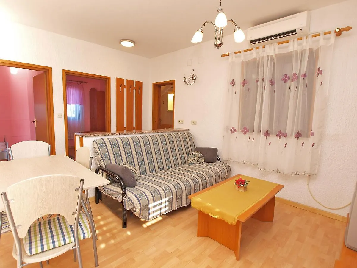 Apartments Alma 879 Porec Croatia